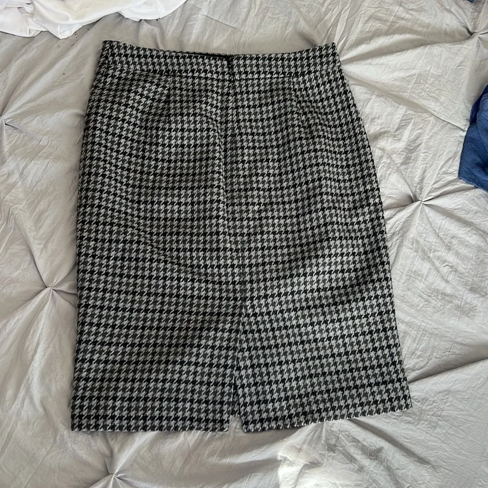 J. Crew wool blend houndstooth Black and gray Pencil Skirt Knee-Length Workwear